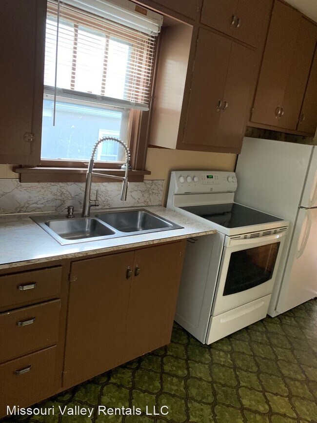 Building Photo - 2 br, 1 bath House - 203 4th St NE