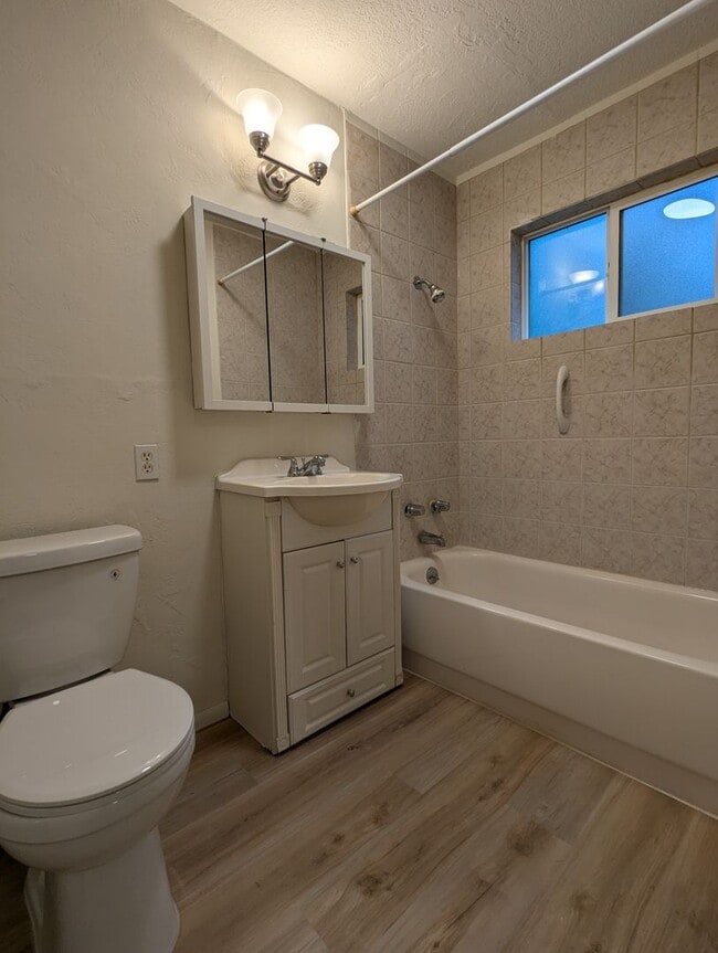 Building Photo - Great 1 bed/1 bath apartment in Springfield!