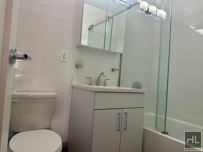 Building Photo - 5 AVENUE