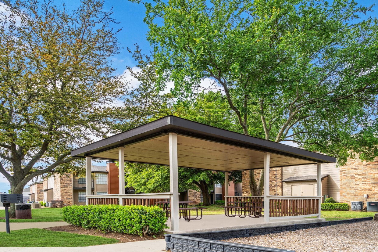 The Savoy Apartments 7501 Kingswood Dr Fort Worth, TX Apartments