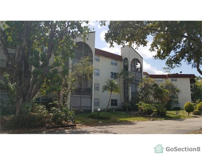 Building Photo - 3300 Spanish Moss Ter