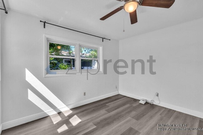 Foto del edificio - 3321 W Iowa Ave