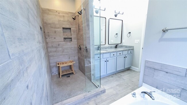 Foto del edificio - 11925 Field St