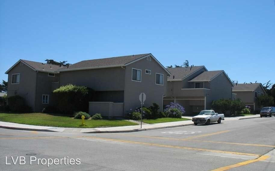 Primary Photo - 3080 Lake Dr