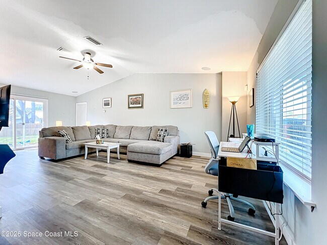 Foto del edificio - 1614 Earlham Ave NW