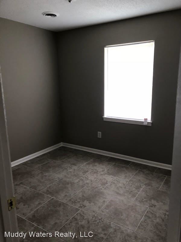 Foto del edificio - 3 br, 1 bath House - 6655 Embassy Cr
