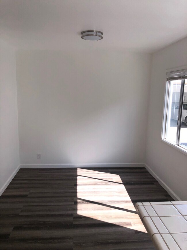 Foto del edificio - 1136 S Holt Ave