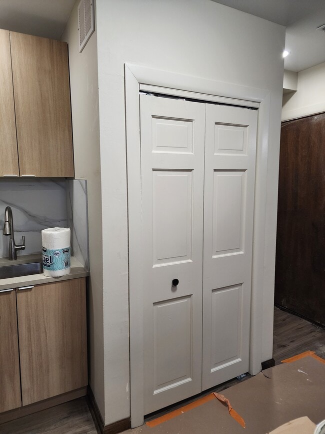 Building Photo - 2155 W Polk St