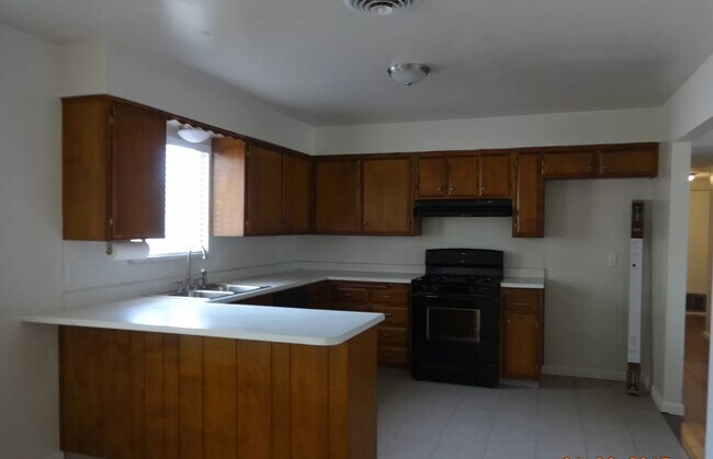 Foto del edificio - 3015 Clearview Dr