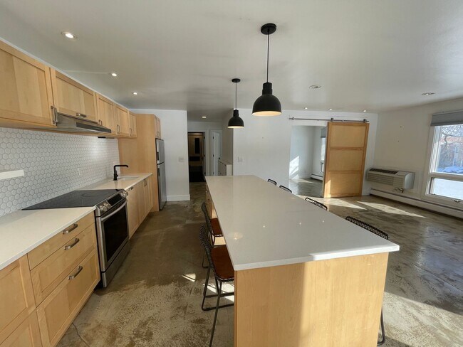 Foto del edificio - Updated Two Bedroom in Cherboneau North | Quiet, Private Setting Marketing Description