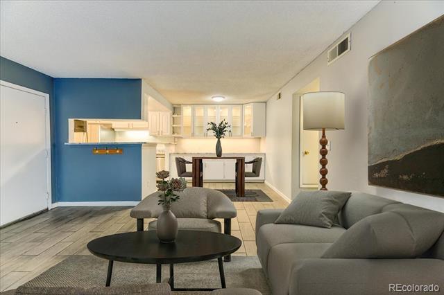 Foto del edificio - 3480 S Eagle St