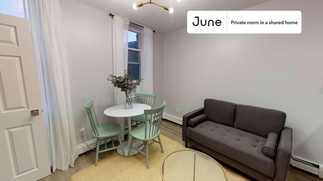 Building Photo - Private bedroom in 3 bed/1 bath Home