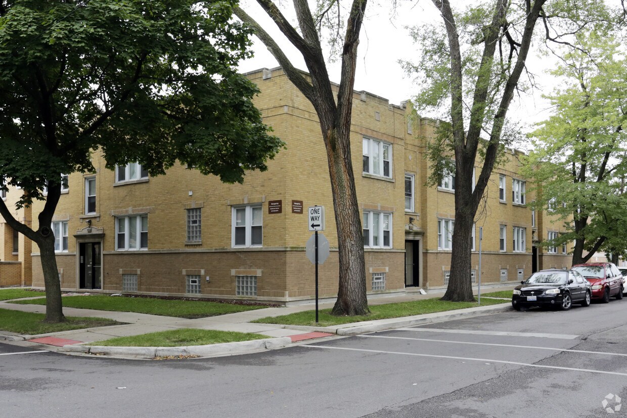 Primary Photo - 3054 N Luna Ave