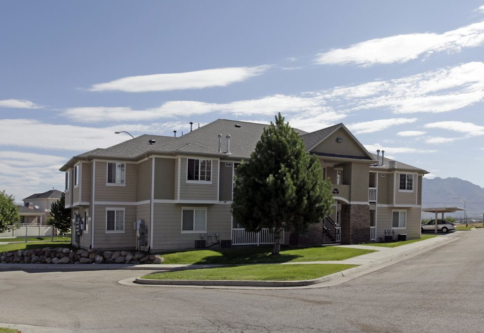Building Photo - Spring Hollow Apartments | Income-Restricted  3 Bedroom, 2 Bath Apartments available now
