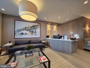 Building Photo - 737 Swann Ave