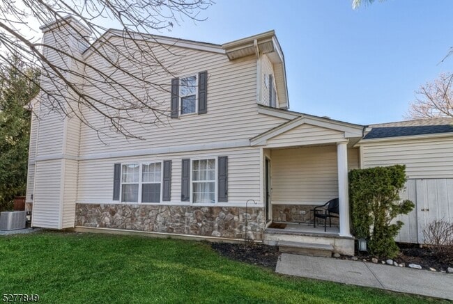 Building Photo - 20 Lakeview Dr
