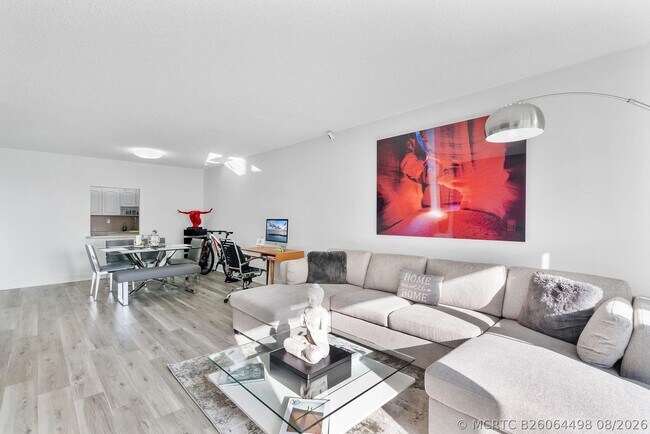 Foto del edificio - 19380 Collins Ave
