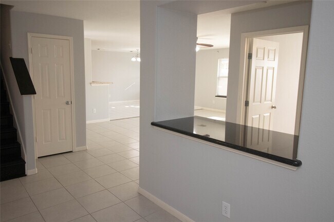 Building Photo - 2202 Crossmill Ln