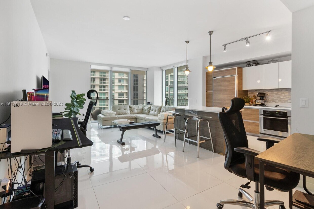 Foto principal - 1100S S Miami Ave