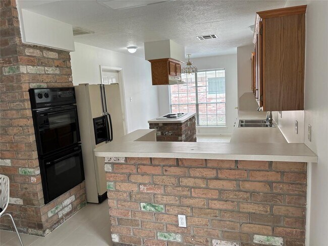 Building Photo - 7047 Woodfern Dr
