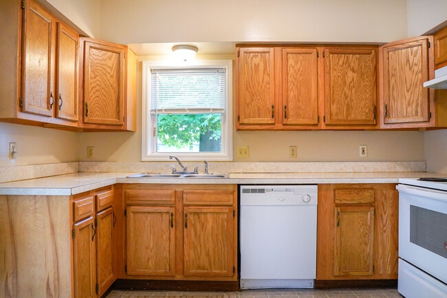 Building Photo - 124 Crain Ave