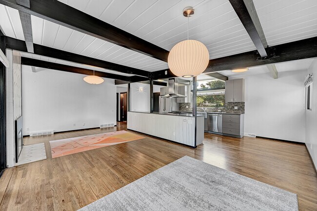 Building Photo - Krisana Park 3 Bedroom Home