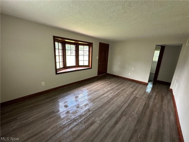 Building Photo - 181 N Beverly Ave