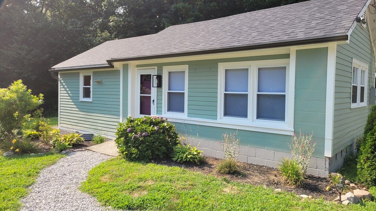 Primary Photo - 55 River Ln