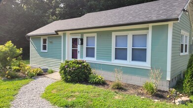 Building Photo - 55 River Ln