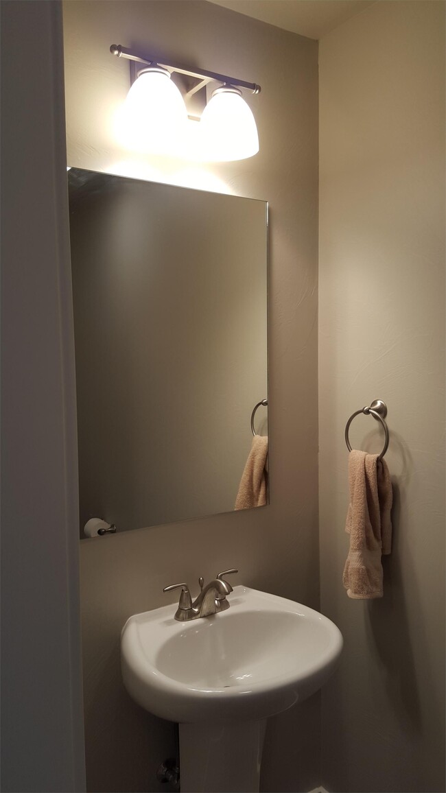 Foto del edificio - 726 Forest Glen Dr