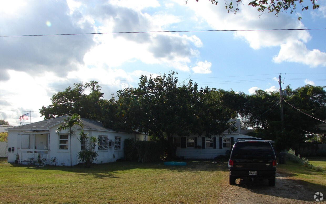Building Photo - 1114 N 17th Ct