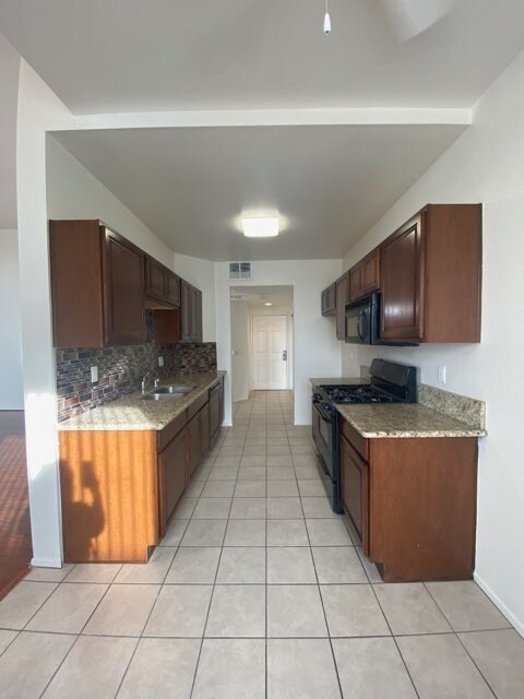Foto del edificio - 4343 Whitsett Ave