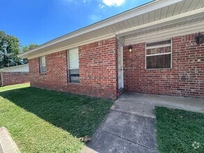 Building Photo - 410 N Joplin Ave