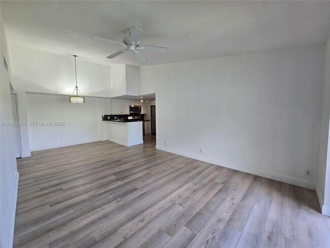 Foto del edificio - 10781 Cleary Blvd