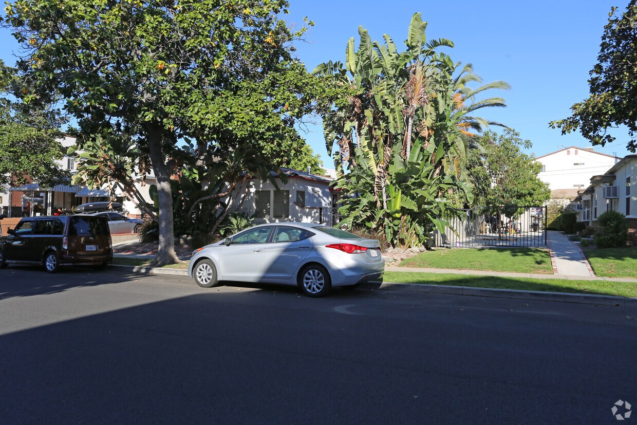Building Photo - 315 E Valencia Ave