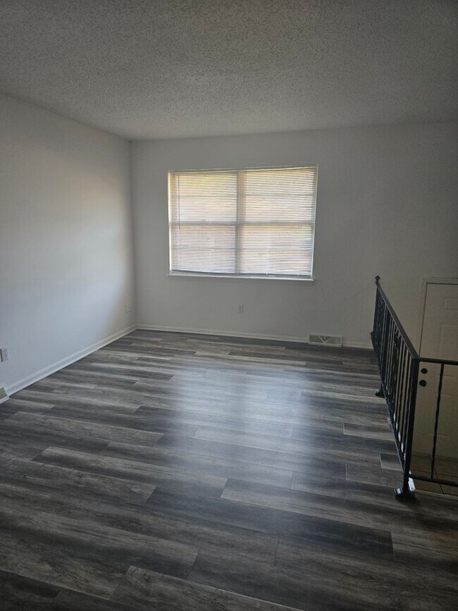 Foto del edificio - 7337 Hartford Ave
