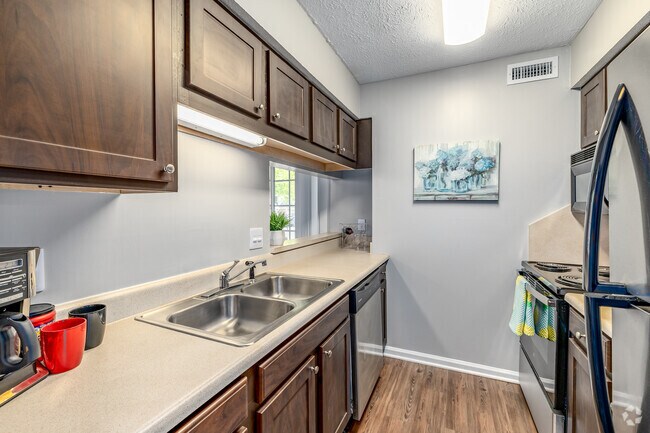 Cambridge, 2 habitaciones, 2 baños - 1031 pies cuadrados - Cocina - Atrium- Students save up to 10%!