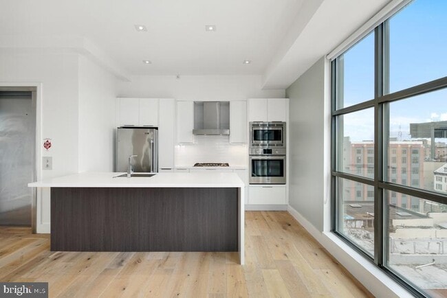 Building Photo - 240 N 2nd St