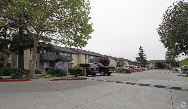 Building Photo - The Flint Court Apartments