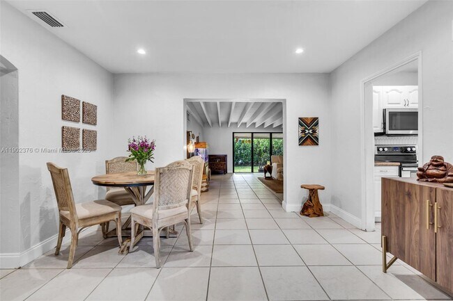 Building Photo - 1642 SW 16th St