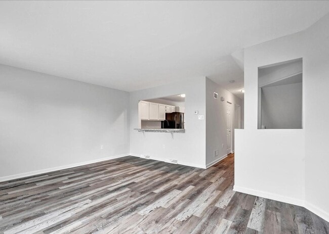 Building Photo - Town Home