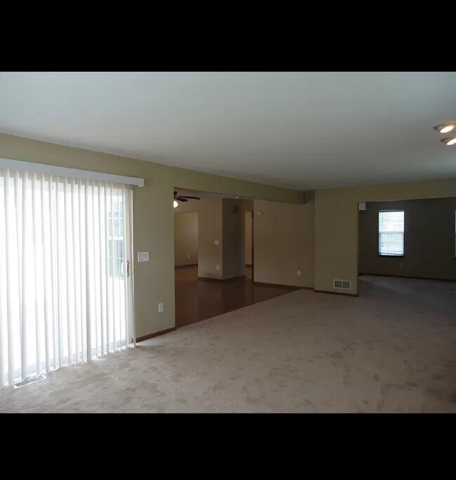 Building Photo - 105 N University Dr