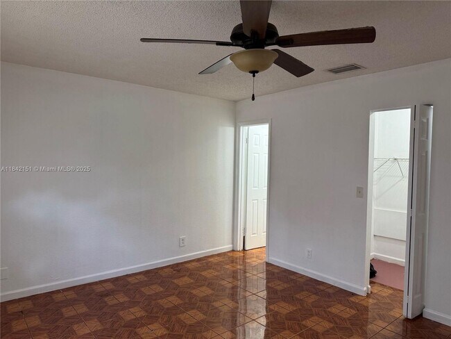 Foto del edificio - 717 SW 79th Ave