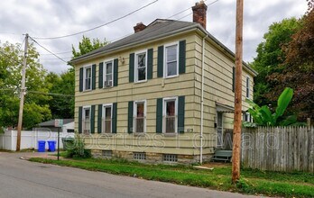 Building Photo - 673 E Sycamore St