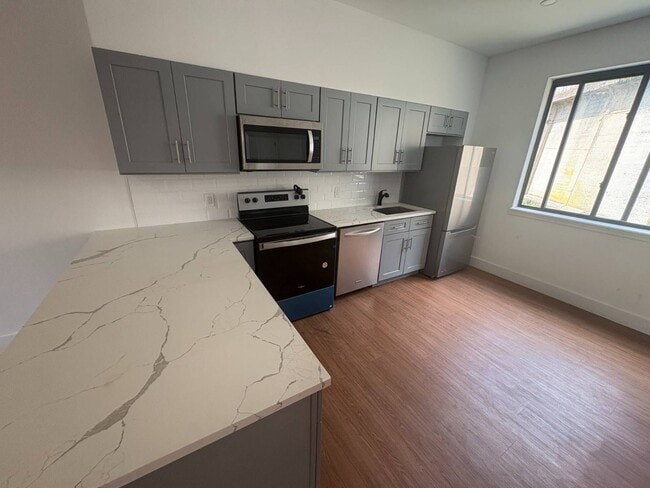 Building Photo - 2071 Bogart Ave