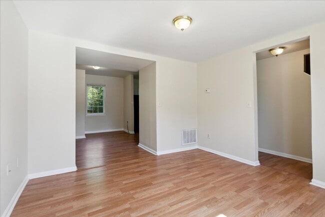 Building Photo - 715 18th St