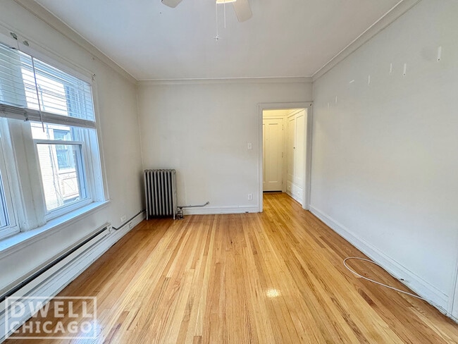 Building Photo - 4208 N Clark St