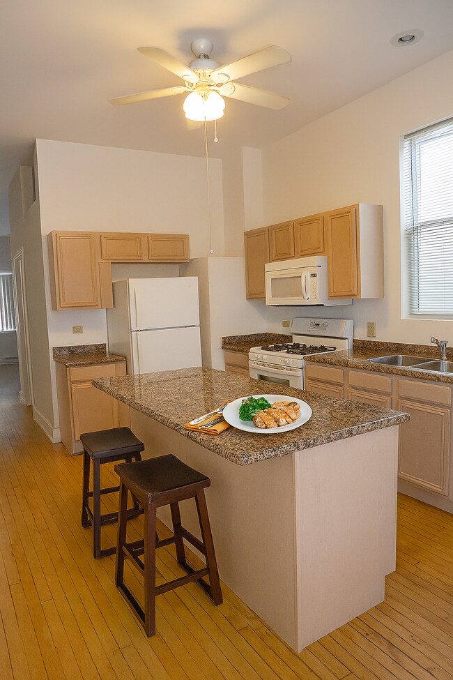 Foto del edificio - 2728 N Artesian Ave