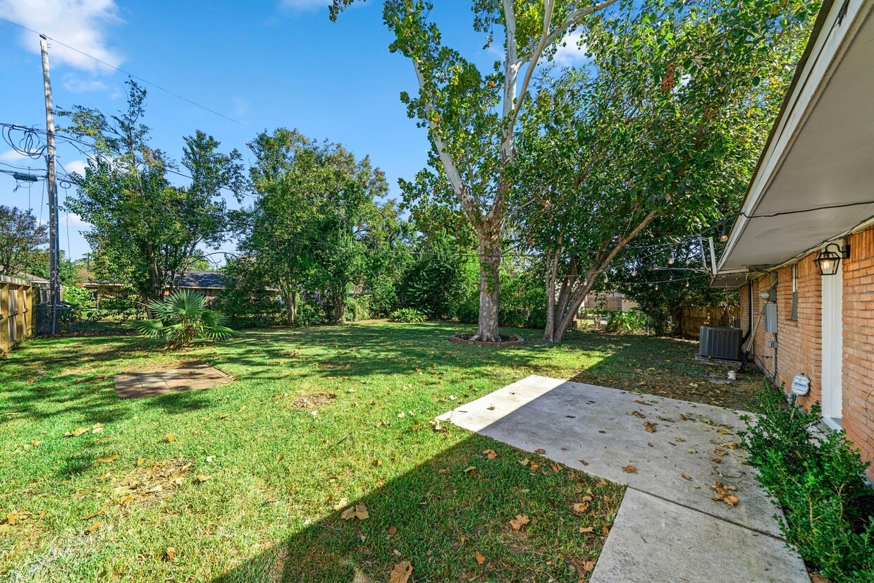 Foto del edificio - 9614 Long Branch Ln