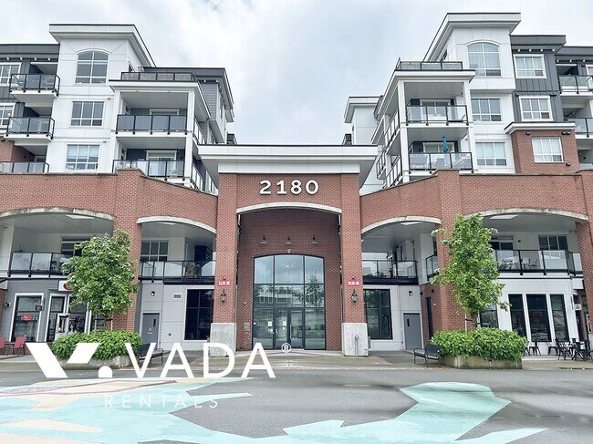 Photo du bâtiment - Montrose Square 2 Bed Apartment Rental 442...